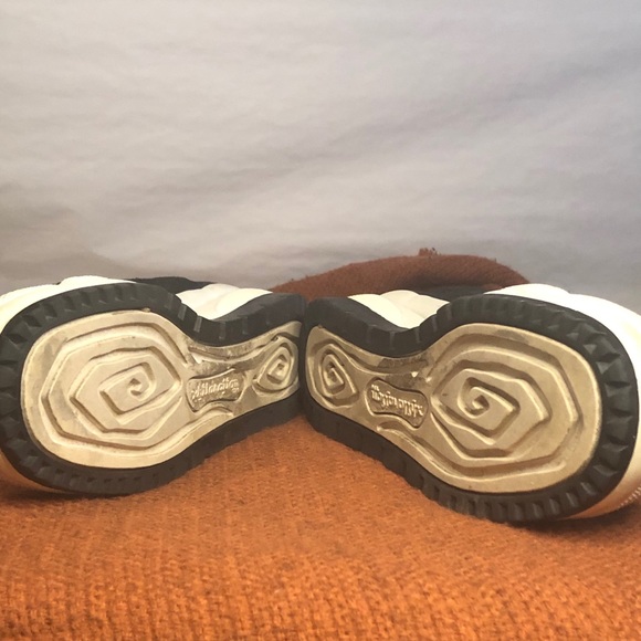 ✨🖤Retro Xhilaration mini-platform suede sneaks!🤍 - Picture 5 of 10